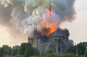 La Catedral de Notre Dame de París en llamas 15/04/2019